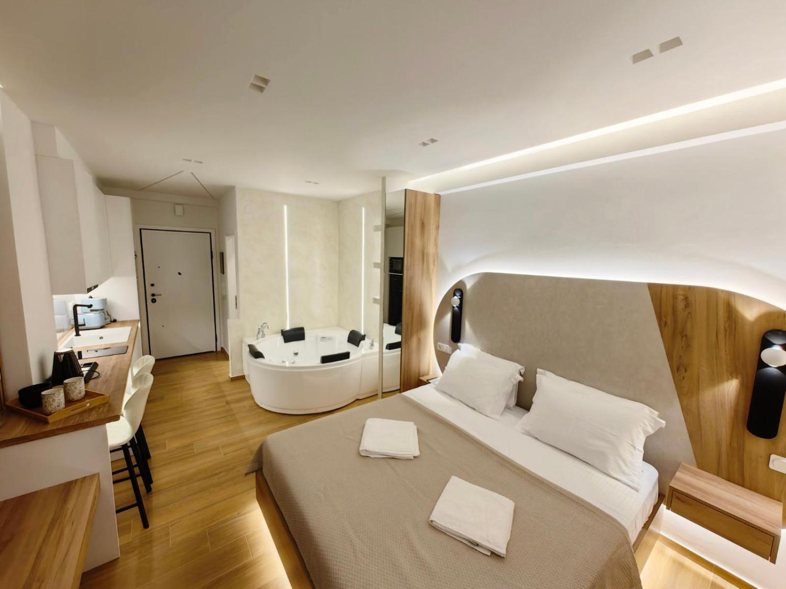 Break 1 Led & Bath Apartment