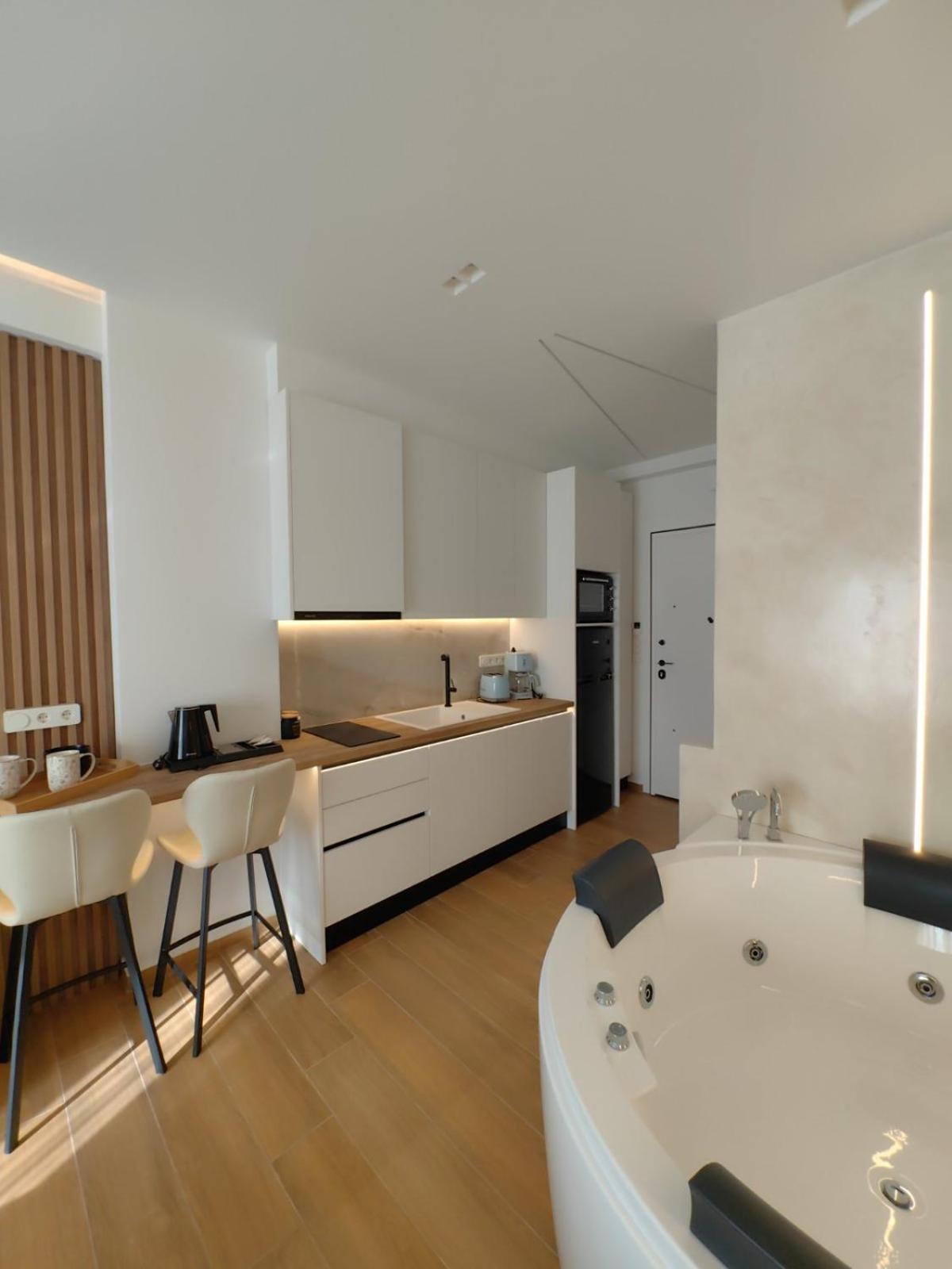 Break 1 Led & Bath Apartment Volos