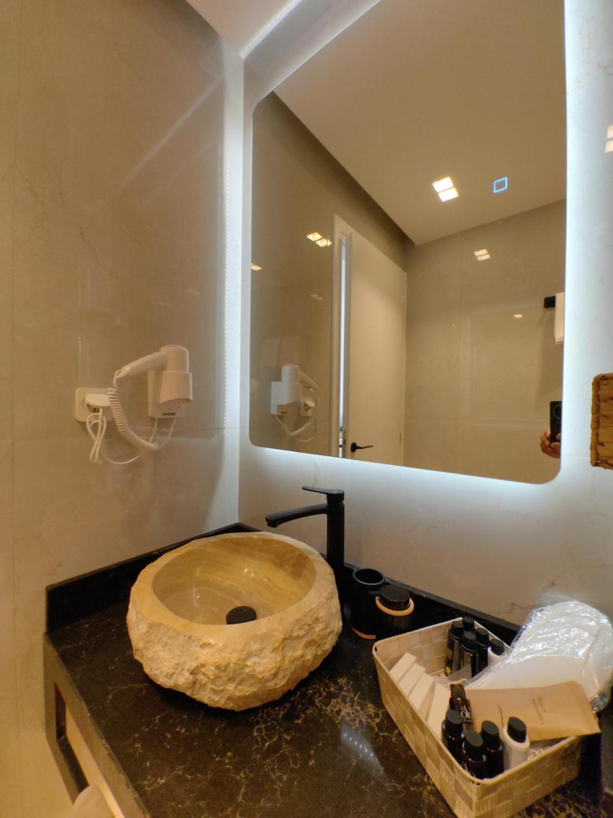 Apartment Break 1 Led & Bath Volos
